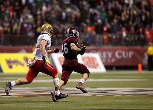 格林伍德的防守策略与球场智慧，让袋鼠队进攻更有保障，格林伍德球员