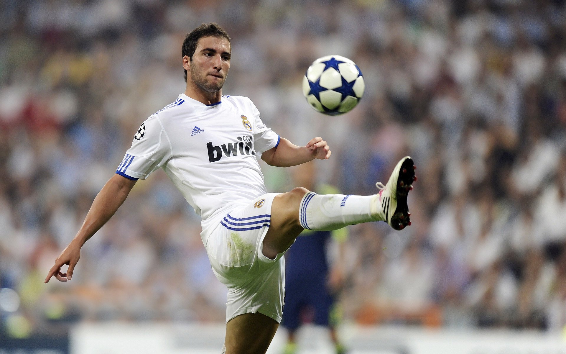 Kering-詹姆斯季后赛经验为年轻球员传授宝贵心得，詹姆斯季后赛经历